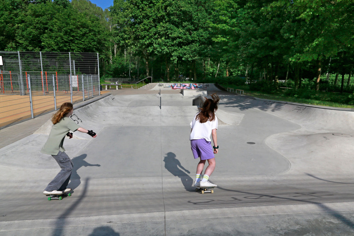 bo_VorlageWeb_2000x1333_24_Sachsenweg_Skatemaedels Naumann – Landschaft